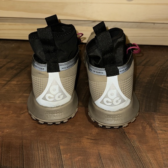 Nike ACG Mountain Fly Gore-Tex Men ‘Khaki’ - Picture 3 of 4